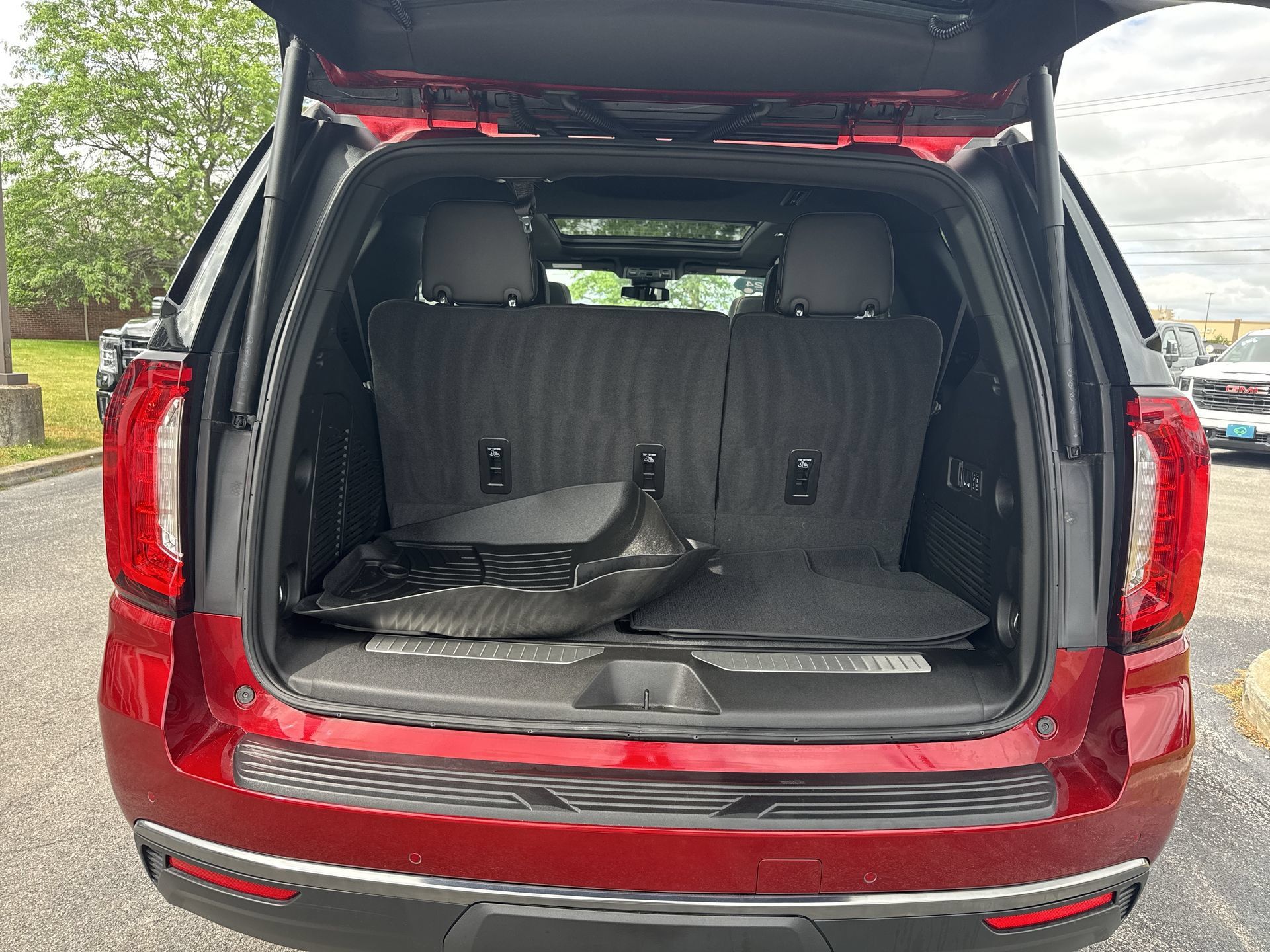 Certified 2024 GMC Yukon AT4 w/ AT4 Premium Package AWD/4WD image 27