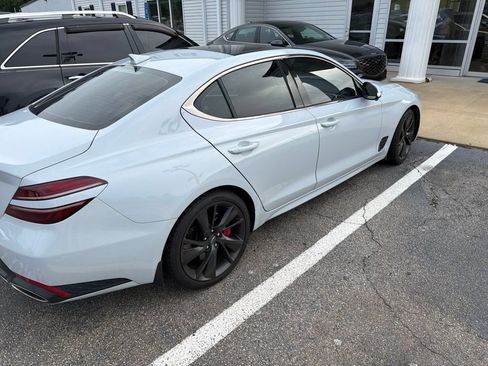 Used 2022 Genesis G70 3.3T RWD image 5