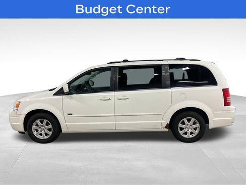 Used 2008 Chrysler Town & Country Touring FWD image 5