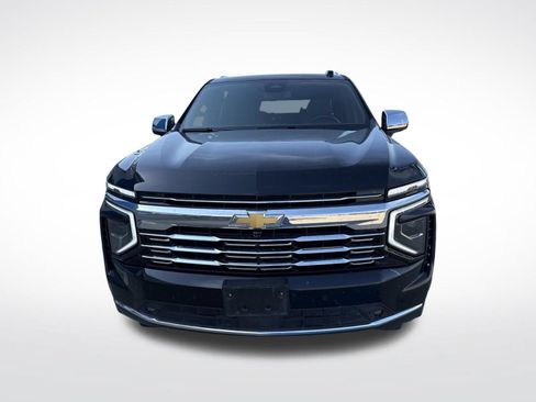 Used 2025 Chevrolet Suburban Premier AWD/4WD image 2