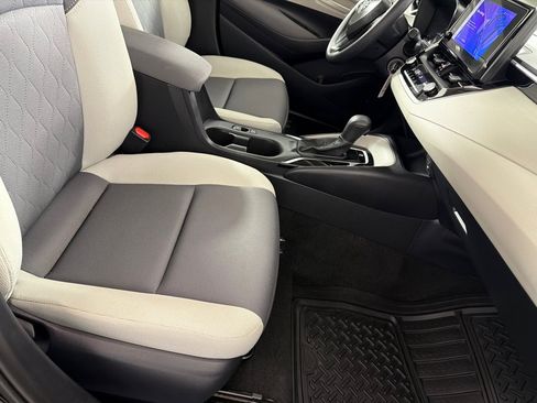 Used 2024 Toyota Corolla LE FWD image 19