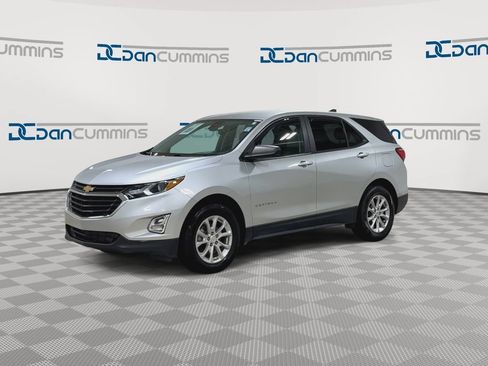 Used 2021 Chevrolet Equinox LS w/ LS Convenience Package AWD/4WD image 4