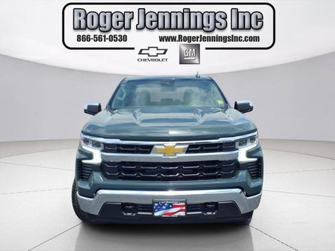 Used 2025 Chevrolet Silverado 1500 LT AWD/4WD image 7