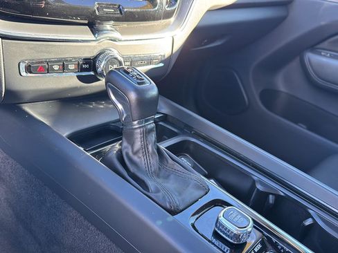 Used 2019 Volvo XC60 T5 Momentum w/ Multimedia Package image 23