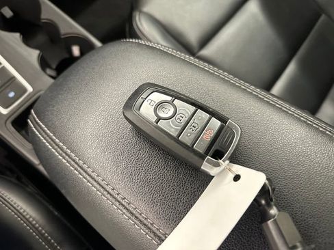 Certified 2025 Ford Escape Platinum image 17