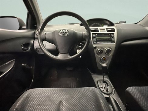 Used 2007 Toyota Yaris Base image 11