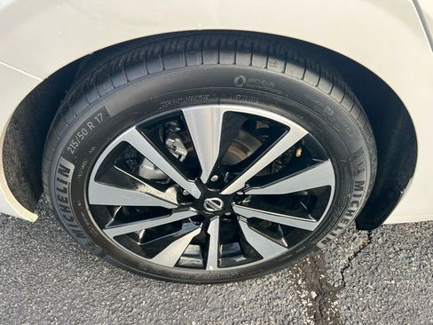 Used 2023 Nissan Sentra SV w/ SV Premium Package image 22