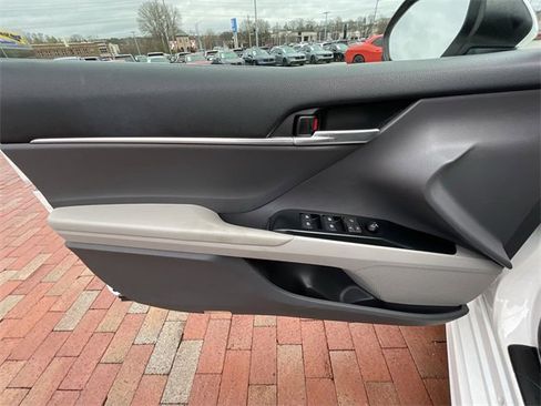 Used 2019 Toyota Camry L image 11
