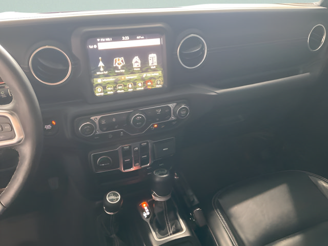 Used 2018 Jeep Wrangler Unlimited Sahara AWD/4WD image 17