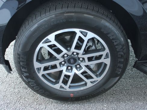 Used 2025 Ford Expedition Active image 10