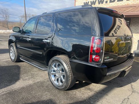 Used 2010 GMC Yukon Denali image 8
