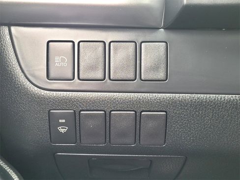 Used 2019 Toyota Highlander LE image 25