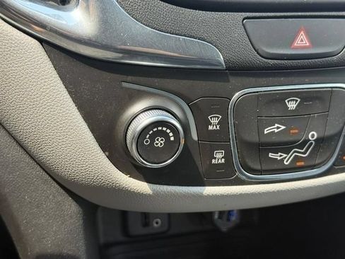 Used 2018 Chevrolet Equinox LS FWD image 21