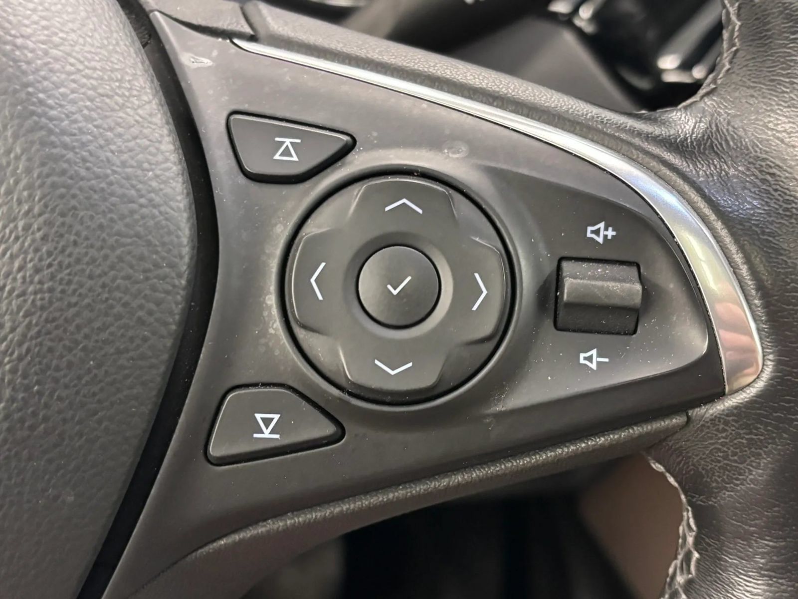 Used 2019 Buick Envision Essence AWD/4WD image 45