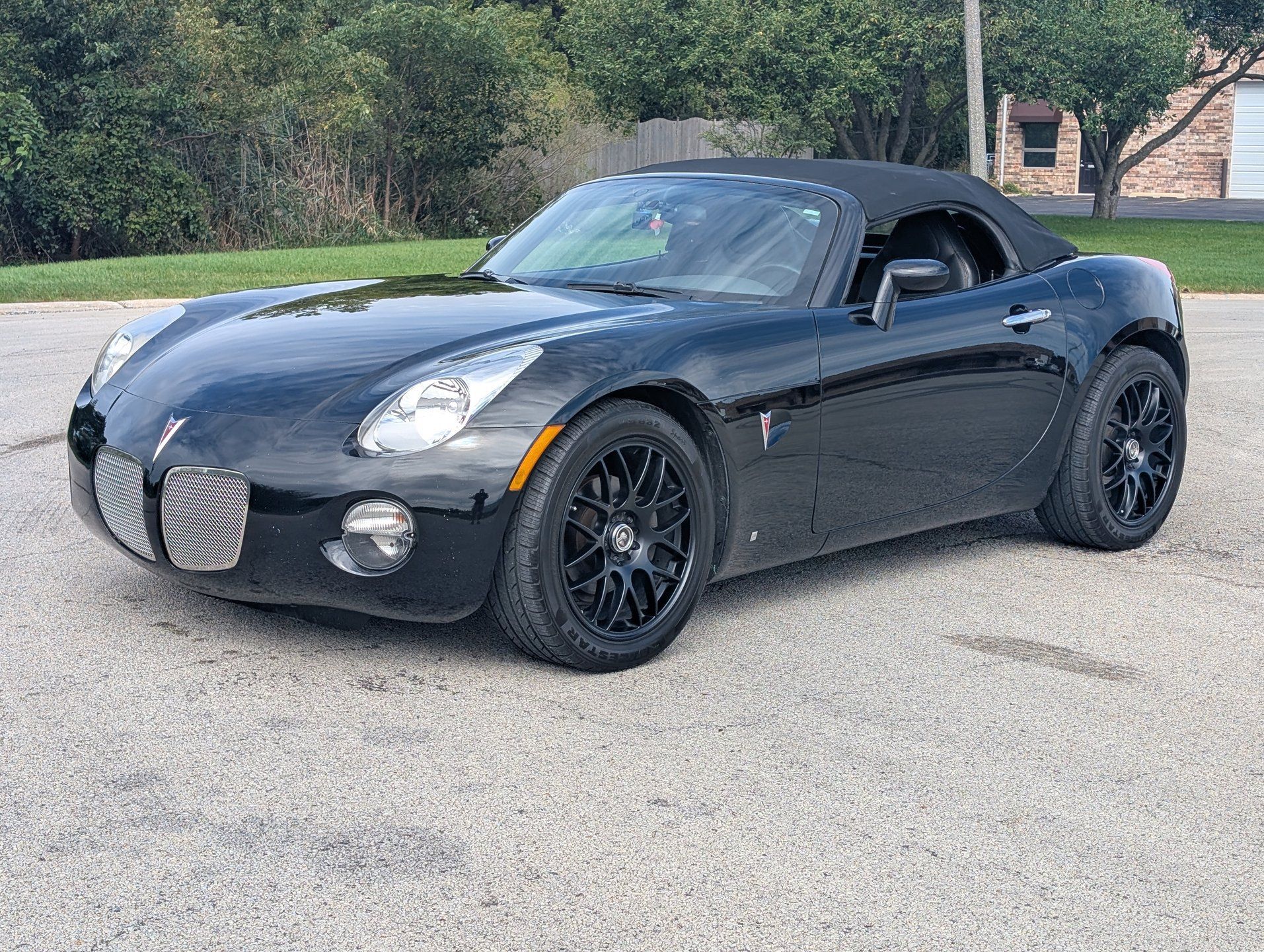 Used 2006 Pontiac Solstice Convertible w/ Premium Package RWD image 3