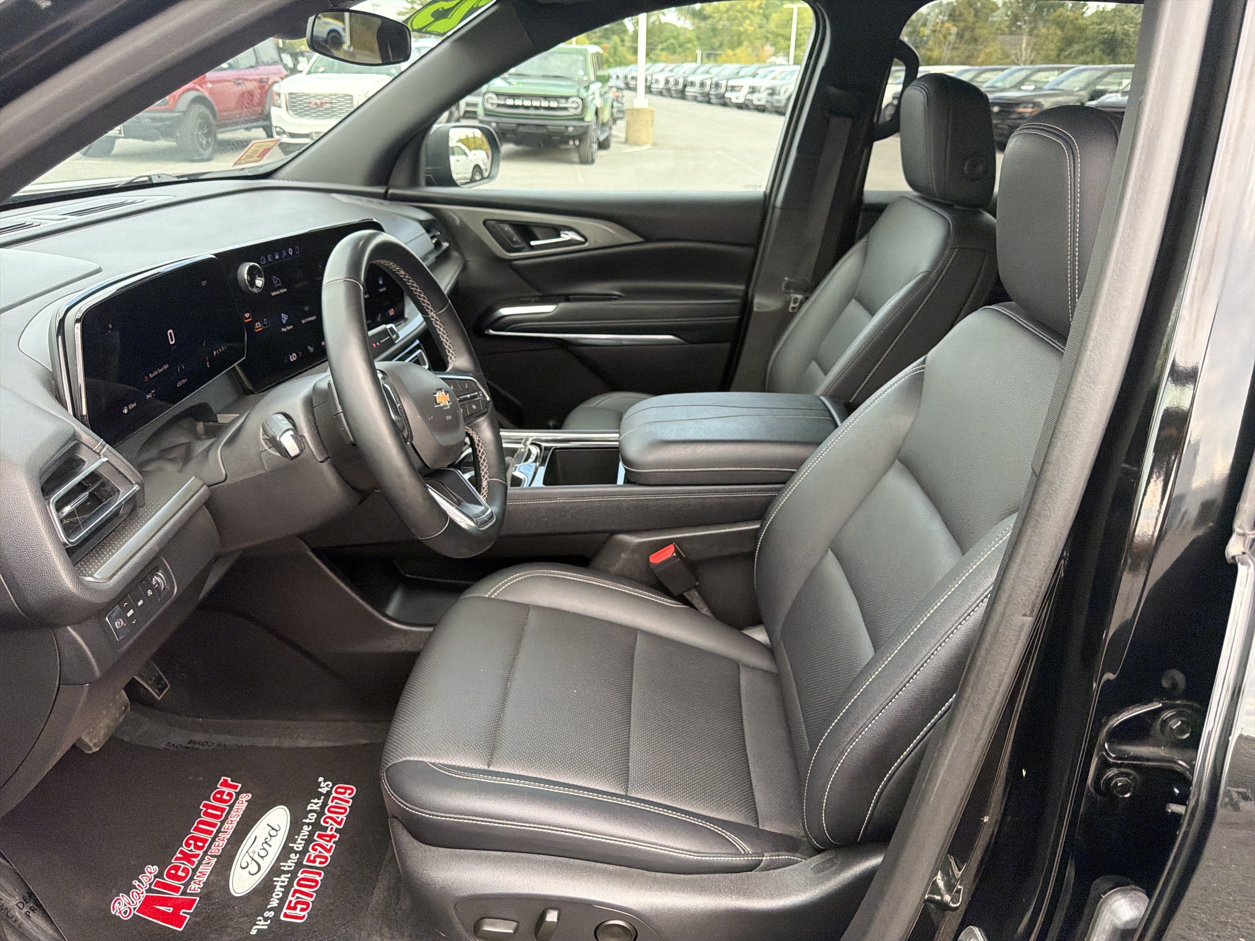 Used 2025 Chevrolet Traverse LT AWD/4WD image 12