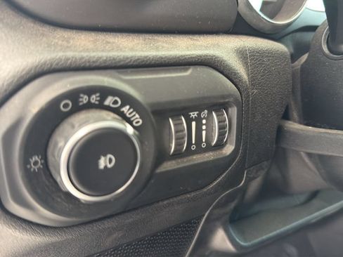 Used 2020 Jeep Wrangler Sport AWD/4WD image 19