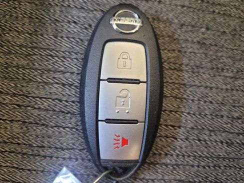 Used 2021 Nissan Rogue S AWD/4WD image 32