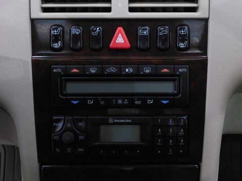 Used 1999 Mercedes-Benz E 320 4MATIC Sedan image 29