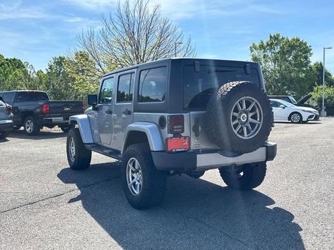 Used 2018 Jeep Wrangler Unlimited Sahara w/ Connectivity Group AWD/4WD image 7