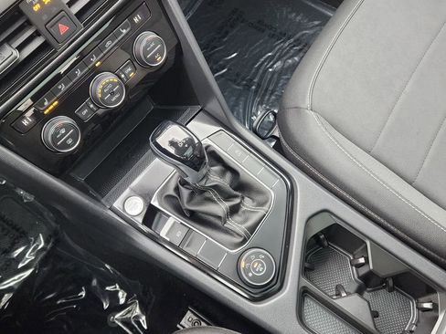 Certified 2024 Volkswagen Taos SE image 23