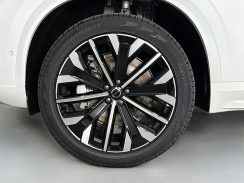 New 2026 Volvo XC90 B6 Plus w/ Protection Package Premier image 31