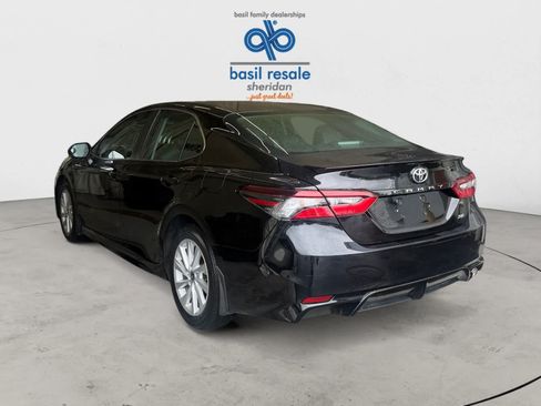 Used 2024 Toyota Camry SE FWD image 3