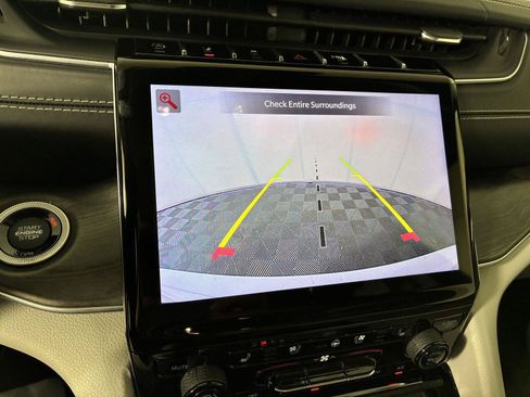 Used 2023 Jeep Grand Cherokee Overland w/ Luxury Tech Group IV AWD/4WD image 20