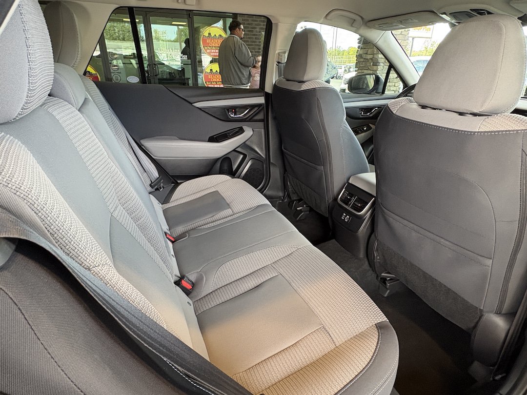 Used 2023 Subaru Outback Premium AWD/4WD image 27