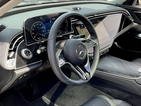 Certified 2025 Mercedes-Benz E 350 4MATIC Sedan w/ MBUS Superscreen Package image 19