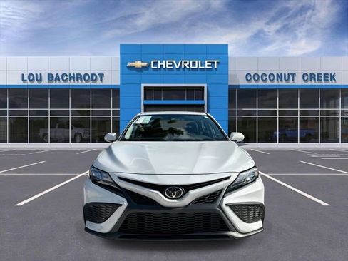 Used 2024 Toyota Camry SE FWD image 3