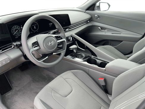 Used 2025 Hyundai Elantra Blue image 14