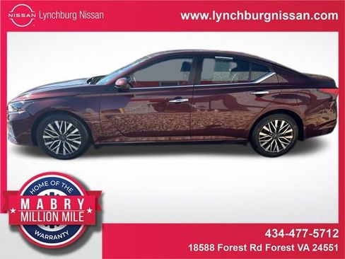 Used 2024 Nissan Altima 2.5 SV w/ SV Premium Package image 1