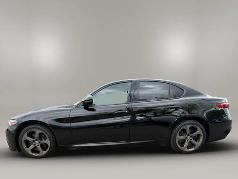 Used 2018 Alfa Romeo Giulia AWD image 3