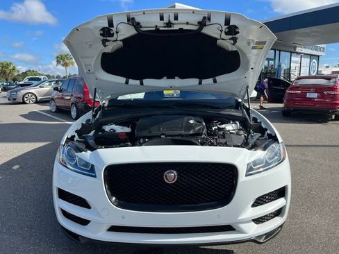 Used 2020 Jaguar F-PACE Premium image 18