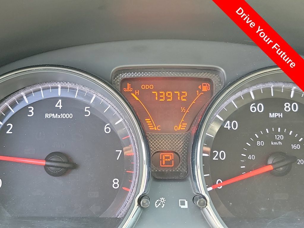 Used 2014 Nissan Versa SV FWD image 10