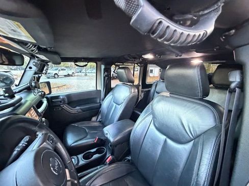 Used 2018 Jeep Wrangler Unlimited Sahara image 14