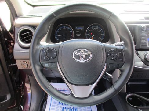 Used 2017 Toyota RAV4 XLE AWD/4WD image 10
