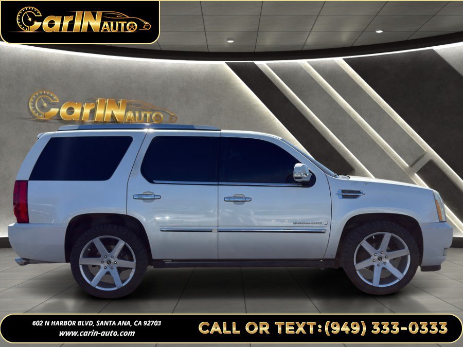 Used 2007 Cadillac Escalade AWD w/ Information Package image 4