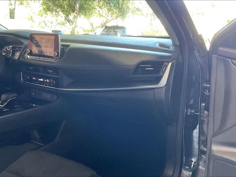 Used 2025 Nissan Rogue SV FWD image 22
