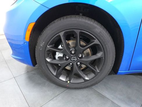 New 2026 Chrysler Pacifica Select w/ S Appearance Package FWD image 29