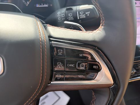 Used 2025 Jeep Grand Cherokee Summit w/ Adv Protech Group IV AWD/4WD image 21