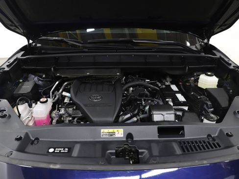 Used 2024 Toyota Highlander XLE image 30