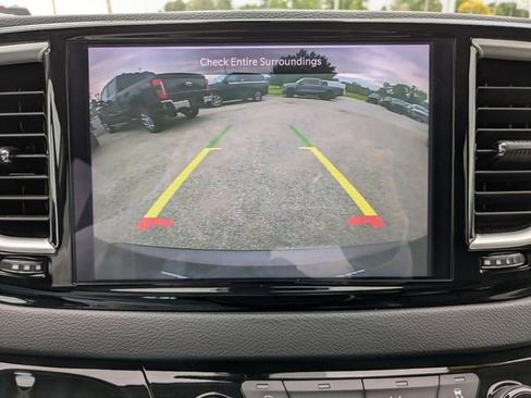 Used 2023 Chrysler Pacifica Touring-L FWD image 31