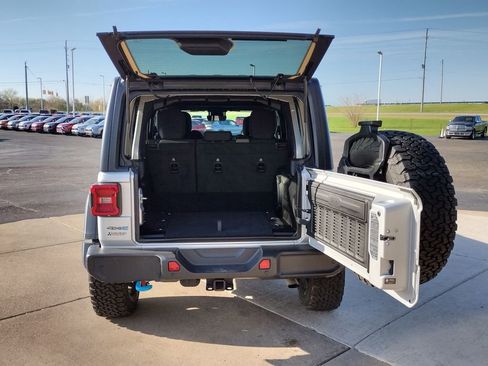 Used 2024 Jeep Wrangler Unlimited Rubicon 4xe w/ Technology Group AWD/4WD image 18