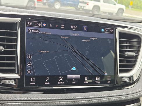 Used 2023 Chrysler Pacifica Limited FWD image 31