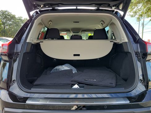 Certified 2024 Nissan Rogue SV FWD image 9