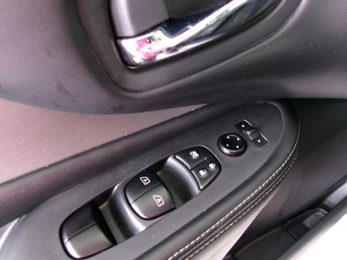 Used 2023 Nissan Murano SV AWD/4WD image 12