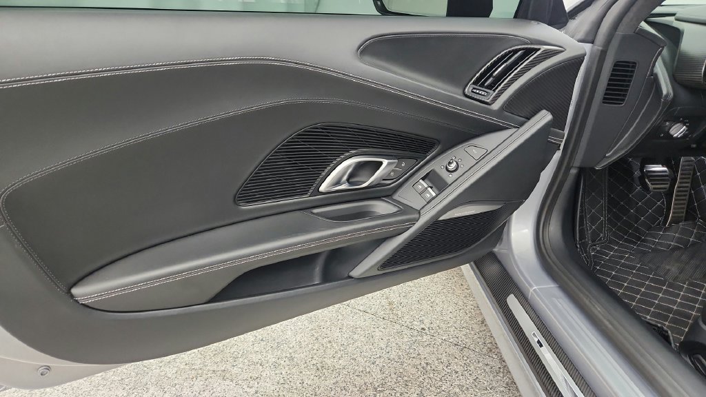 Used 2017 Audi R8 V10 plus AWD/4WD image 22