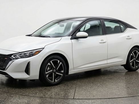 Used 2025 Nissan Sentra SV image 3